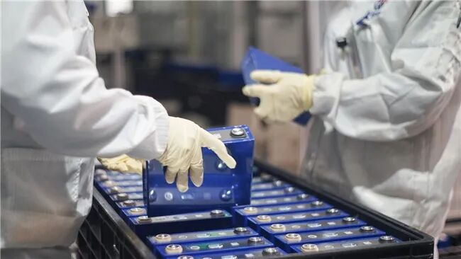 电芯涨价潮，正在把储能行业分成两种玩家